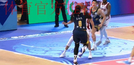 六边形战士!广东小外援奎恩19中11得到29分6篮板7助攻5抢断 六边形战士!广东小外援奎恩19中11得到29分6篮板7助攻5抢断